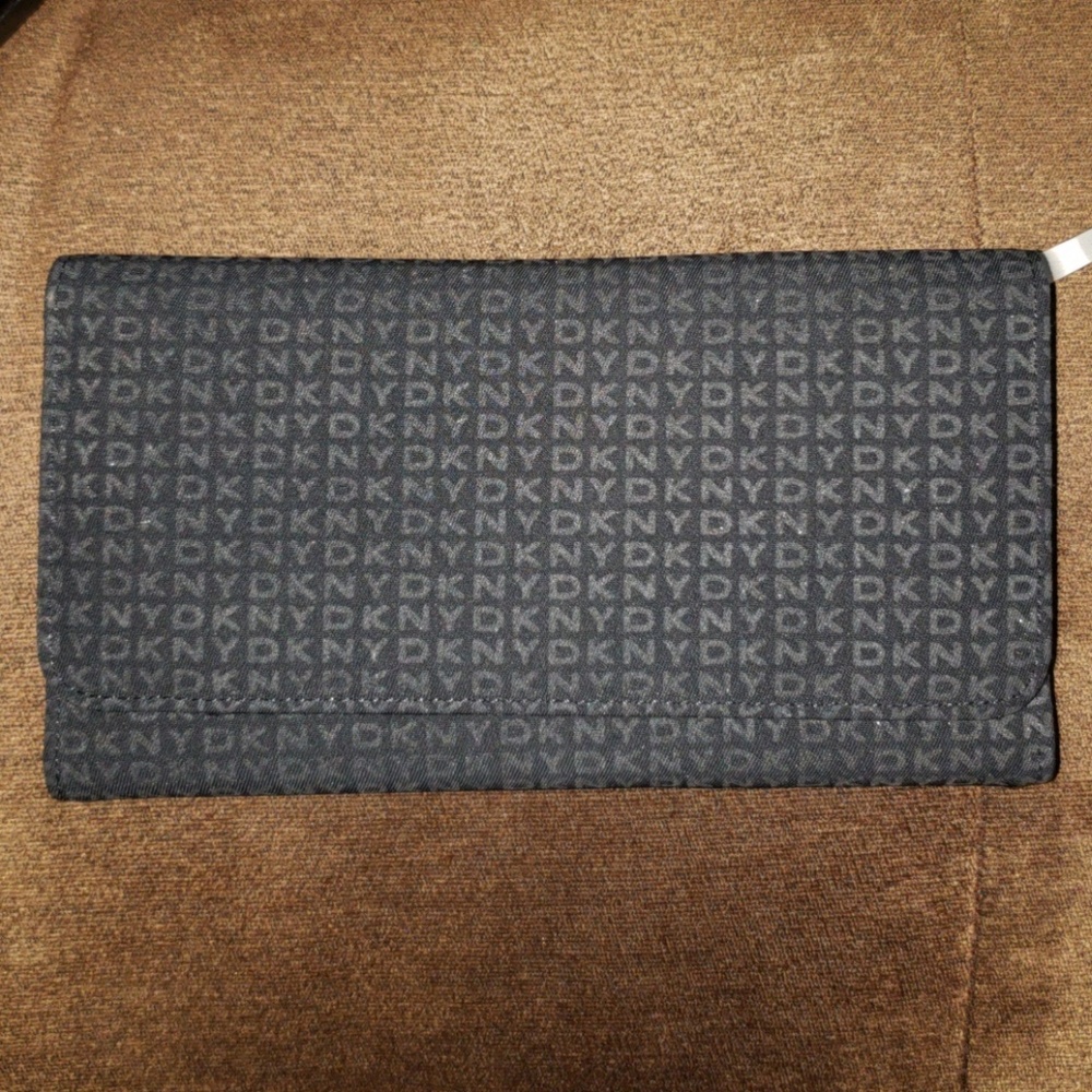 DKNY wallet